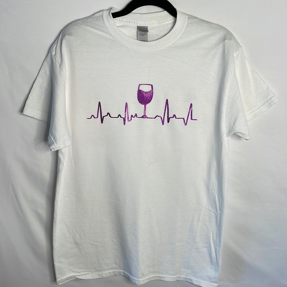 Graphic tee handmade lifeline with wine glass purple glitter design size‎ med